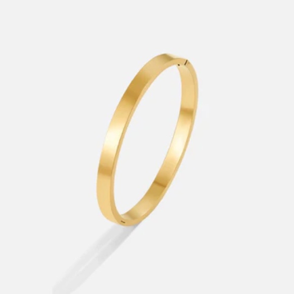 Elegant Gold Bangle Bracelet